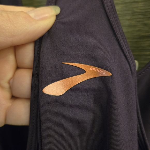 Brooks Lightweight Pick-Up Running Tank - Size Large - Deep Purple - Like New - Picture 6 of 8